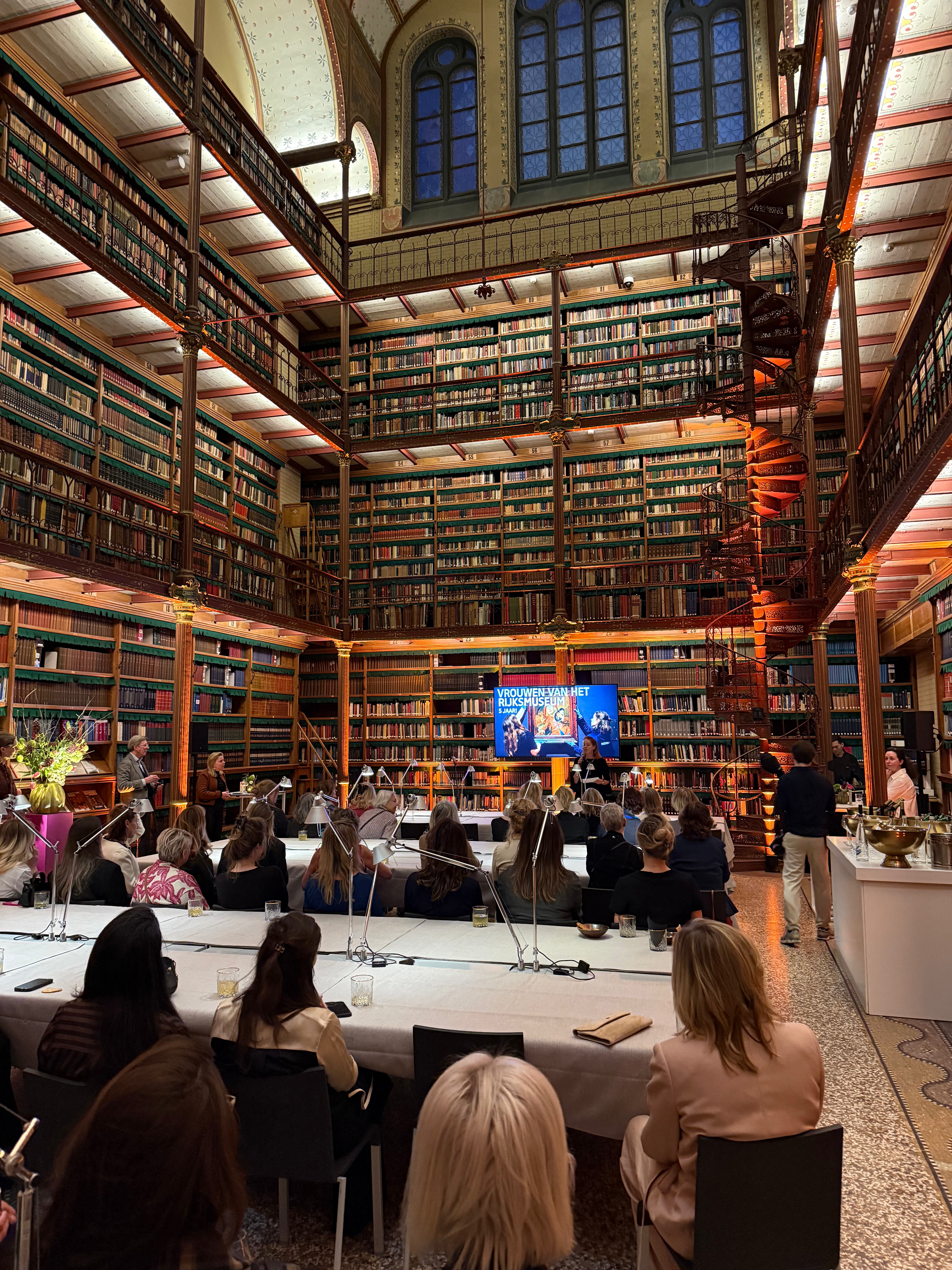 De Vrouwen van het Rijksmuseum te gast in de Rijksmuseum Research Library